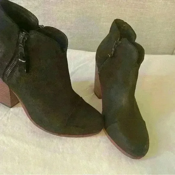 rag & bone Margot leather bootie black metal zip and brown heel. - Picture 4 of 6